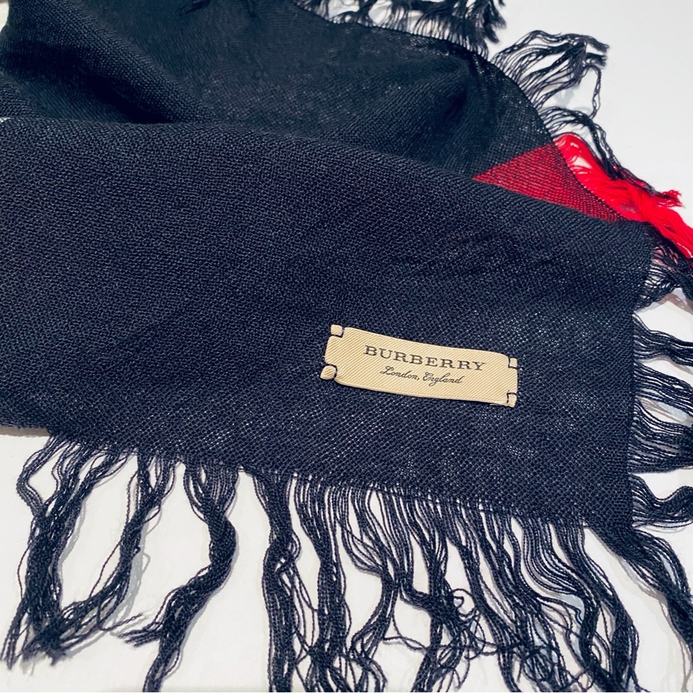 BURBERRY LONDON HOUSR CHECK WRAP / SCARF. - Picture 8 of 10
